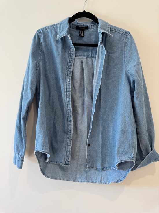 Forever 21 Tops - Forever 21 Denim Blue Button Down Size Medium
